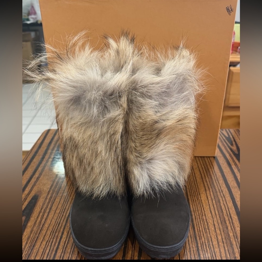 Tod's Dark Brown Suede Leather Flat Winter Boots with Real Fur. Like new!